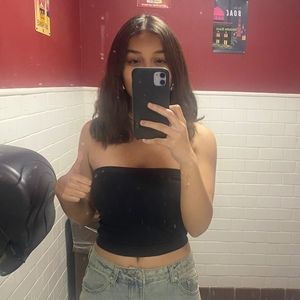 Meet your Posher, Leila